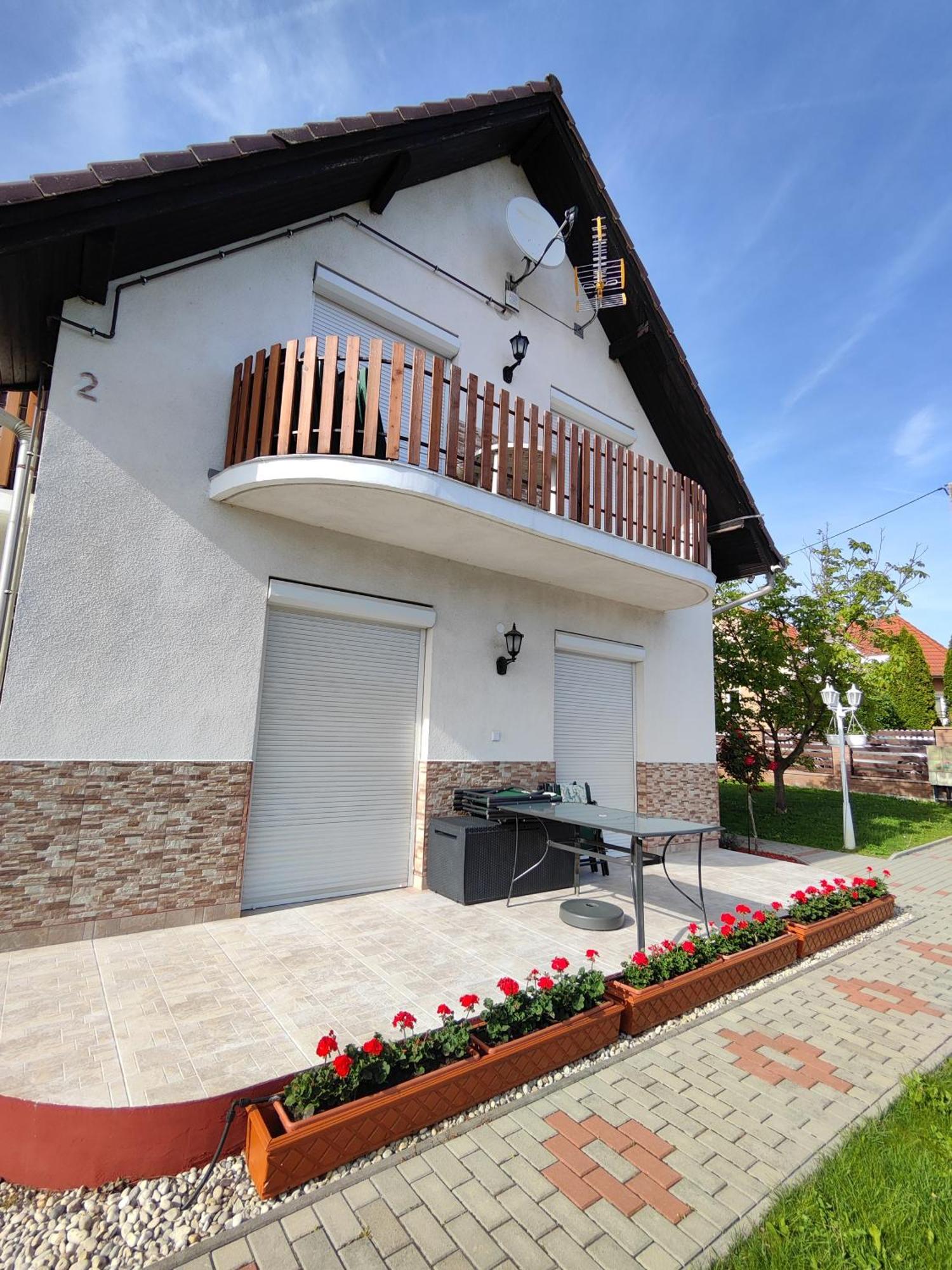 Havasi Vendeghaz Apartment เจเนชดิแอช ภายนอก รูปภาพ