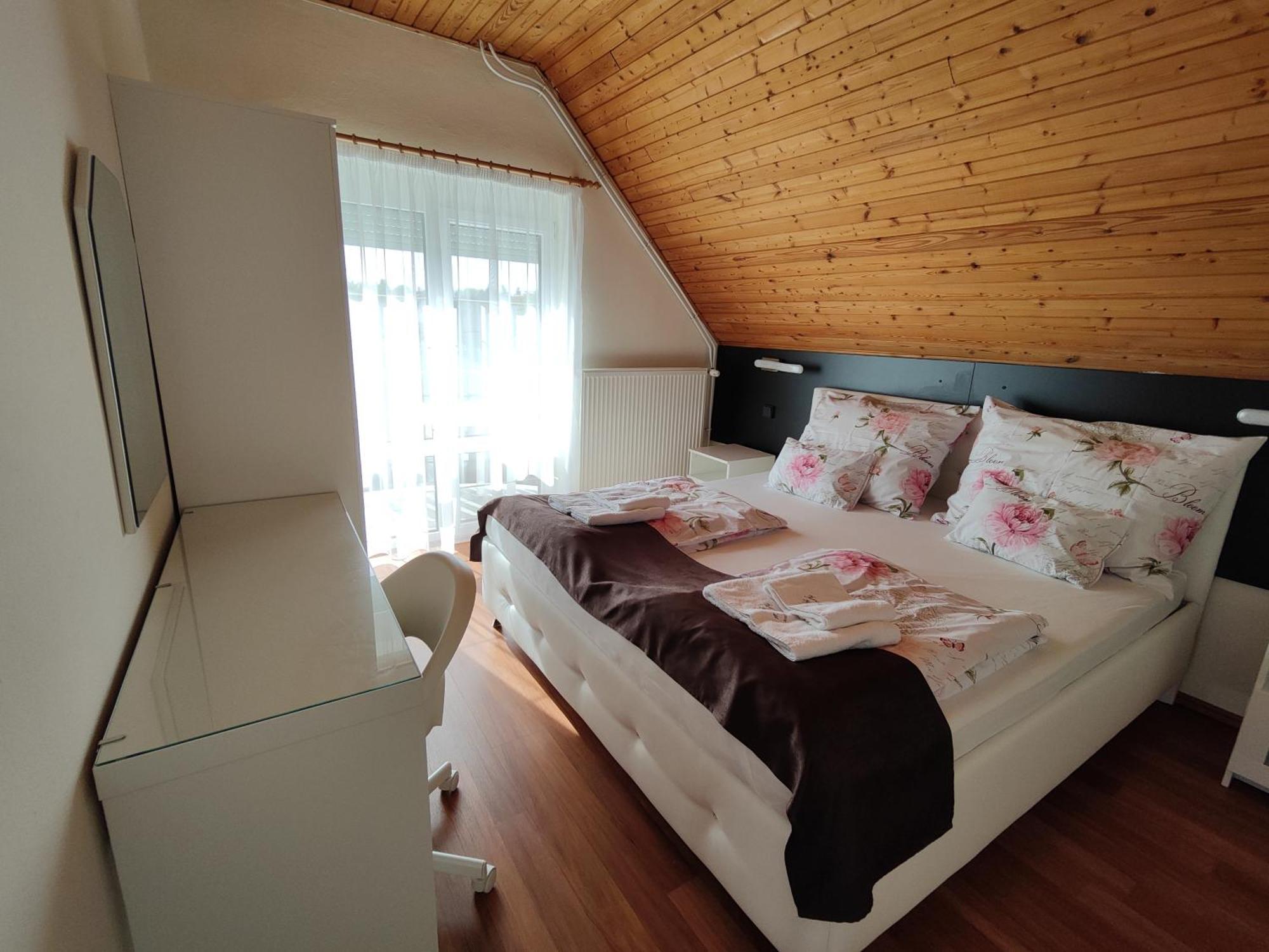 Havasi Vendeghaz Apartment เจเนชดิแอช ภายนอก รูปภาพ