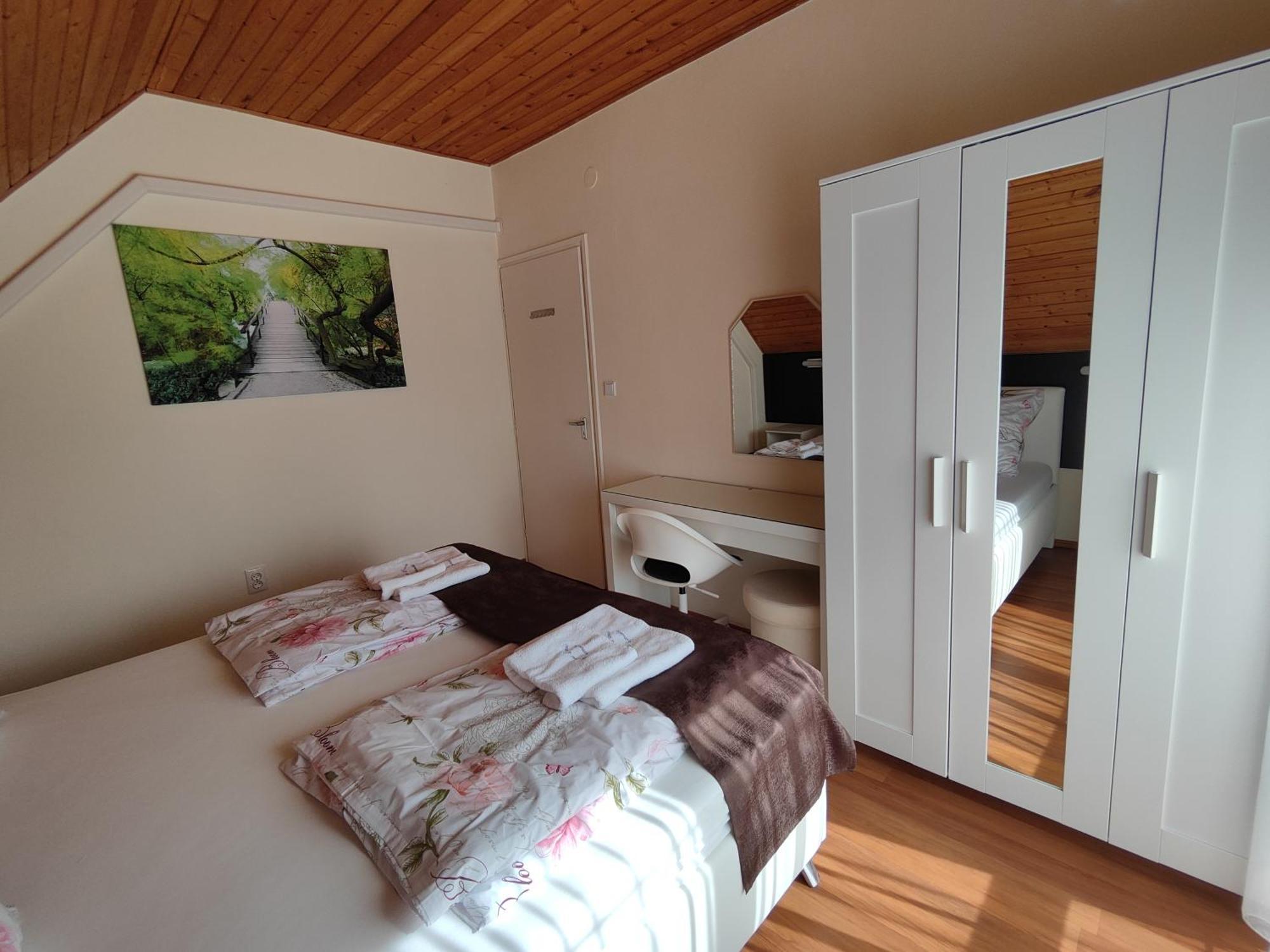 Havasi Vendeghaz Apartment เจเนชดิแอช ภายนอก รูปภาพ