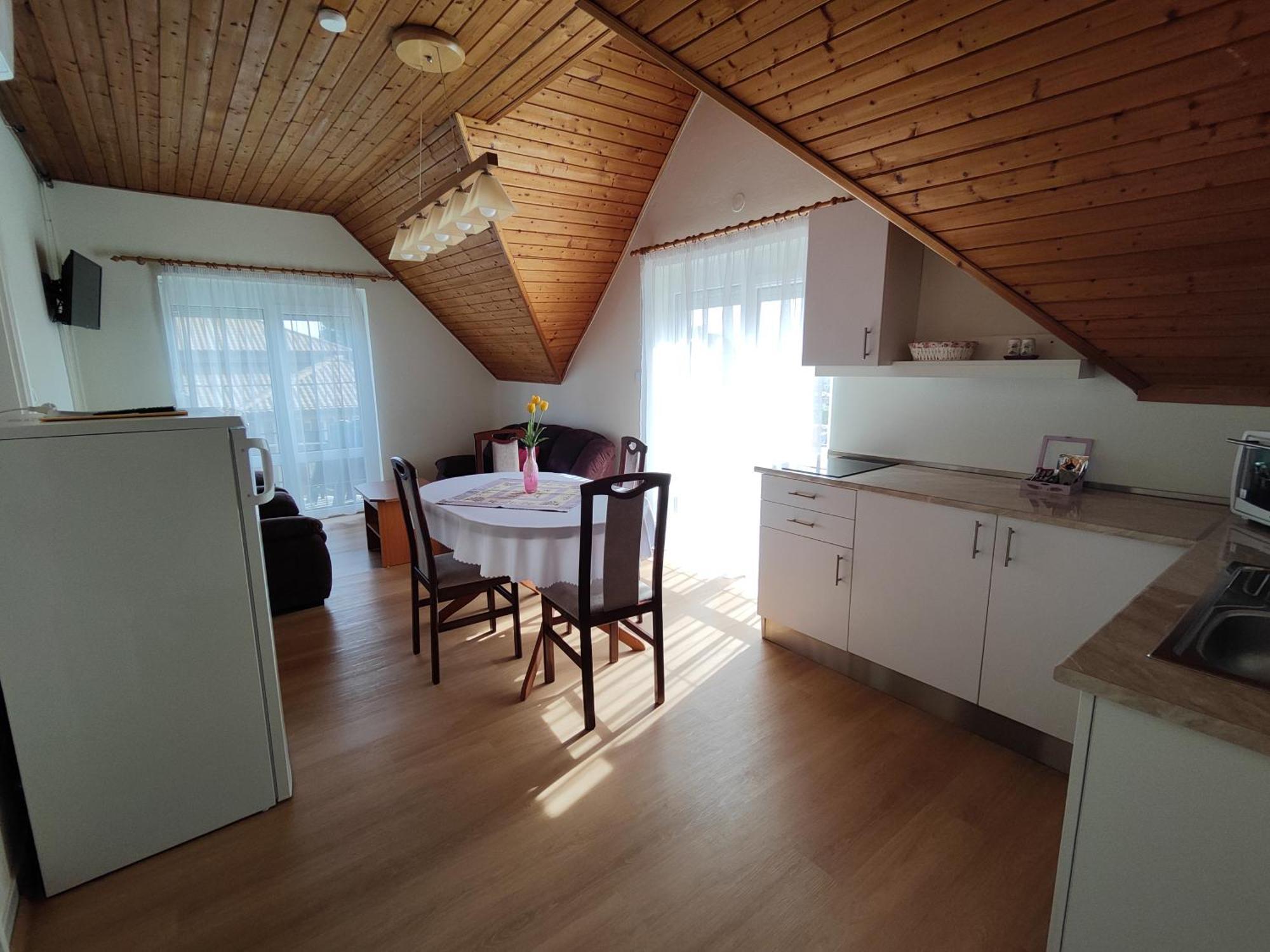 Havasi Vendeghaz Apartment เจเนชดิแอช ภายนอก รูปภาพ