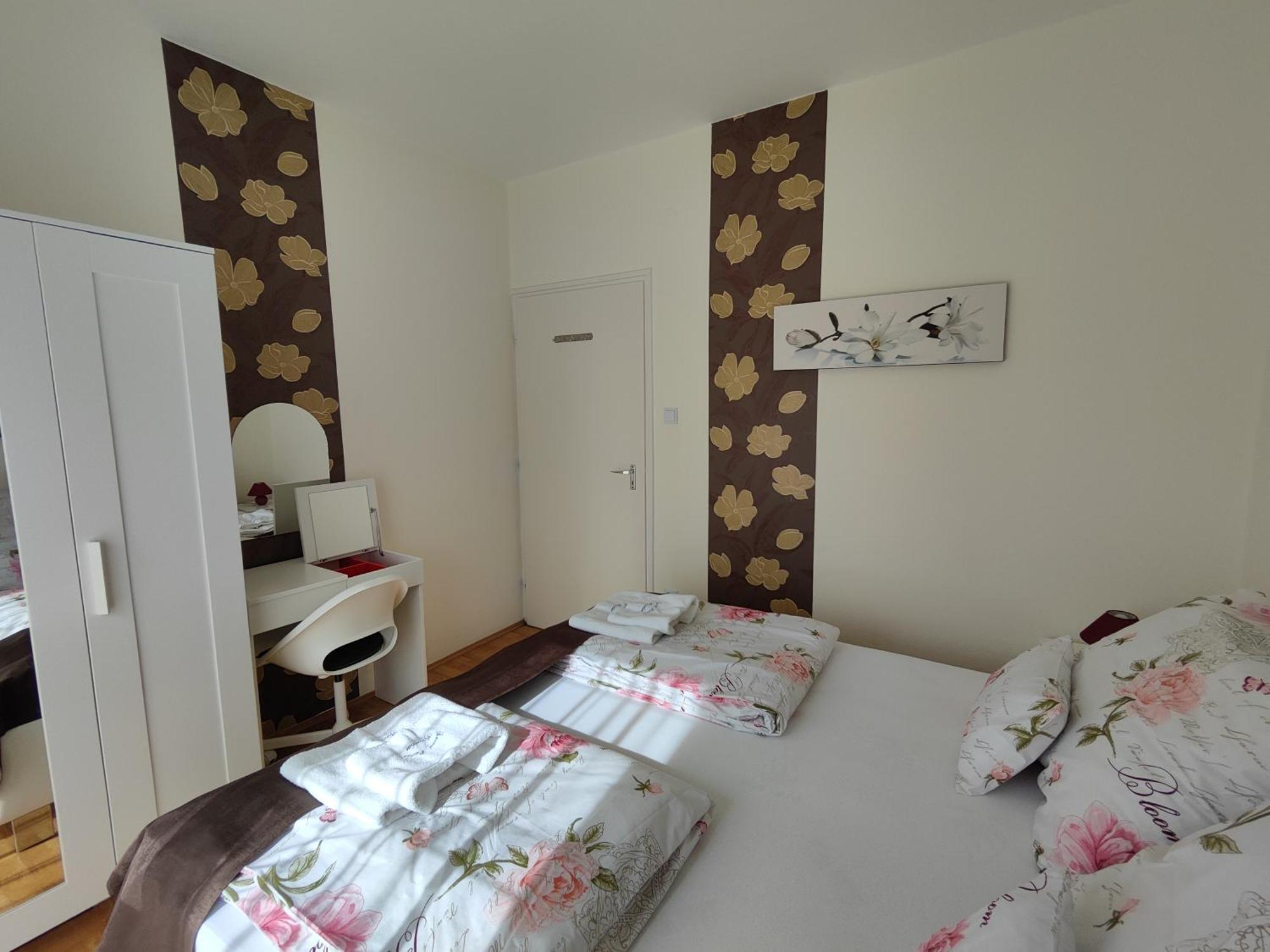 Havasi Vendeghaz Apartment เจเนชดิแอช ภายนอก รูปภาพ