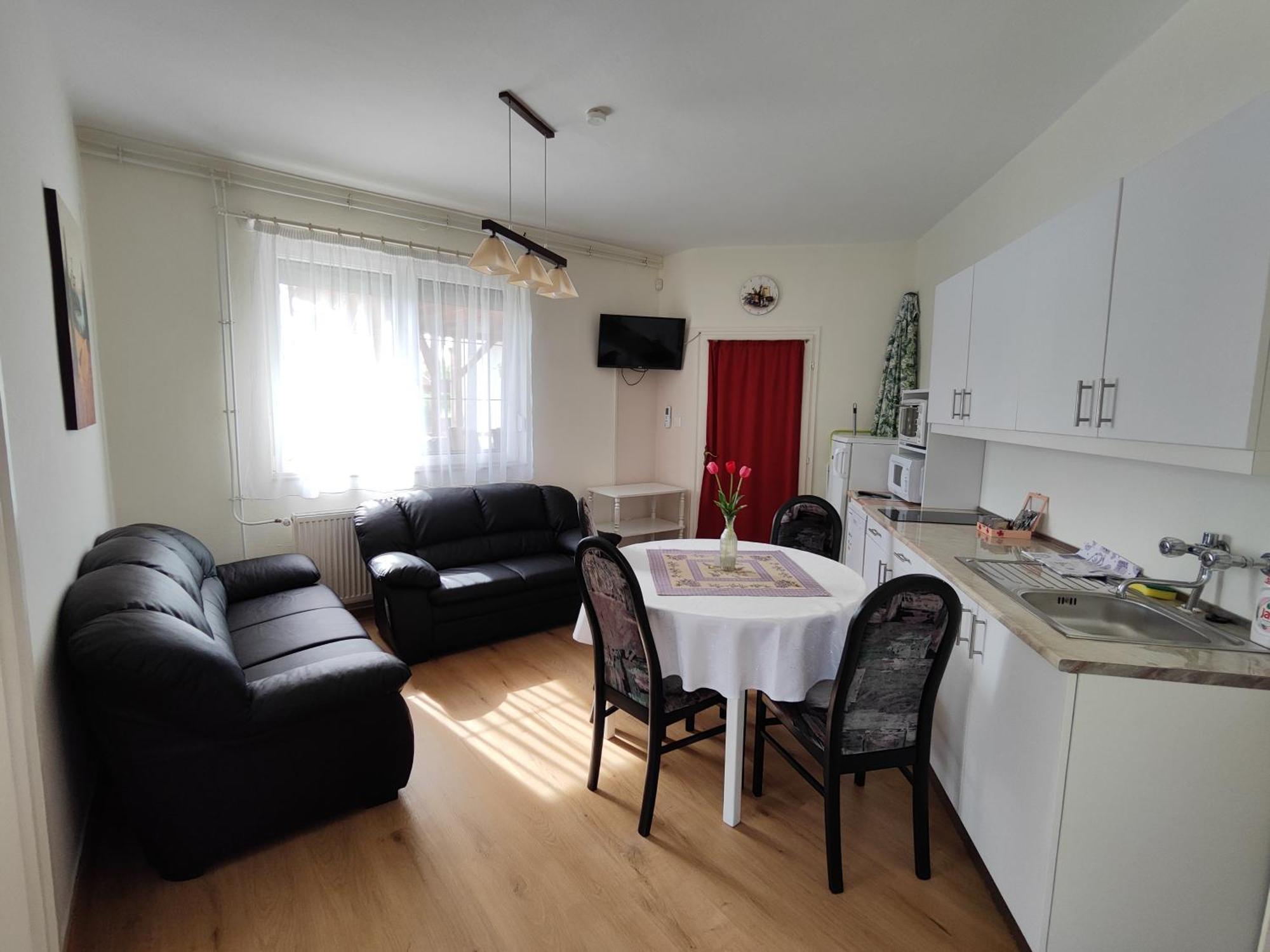 Havasi Vendeghaz Apartment เจเนชดิแอช ภายนอก รูปภาพ